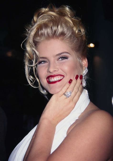 Anna Nicole Smiths Death: Her Sudden Passing and Its Aftermath